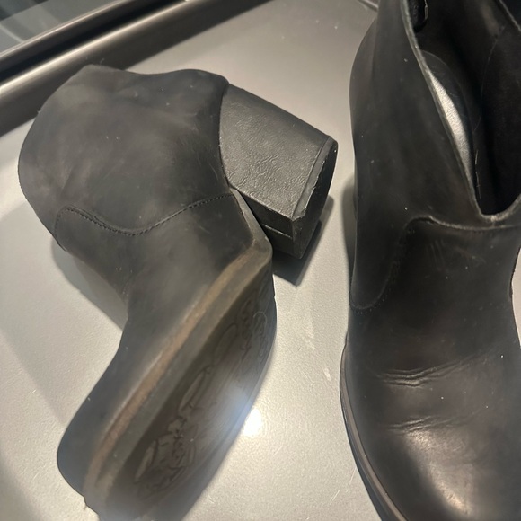 Korks Black Heeled Boots - Picture 4 of 6